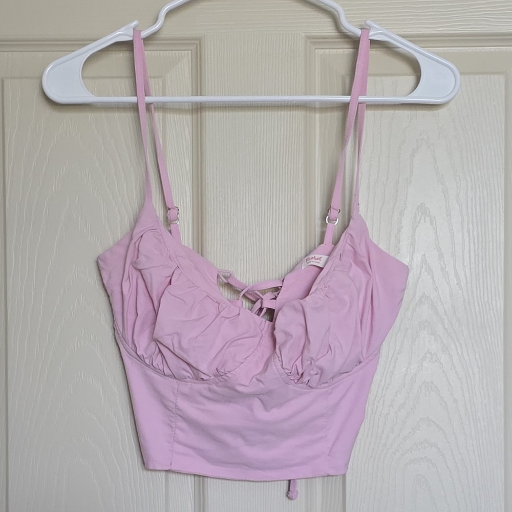 ROMWE Pink Crop Top with Elegant Design